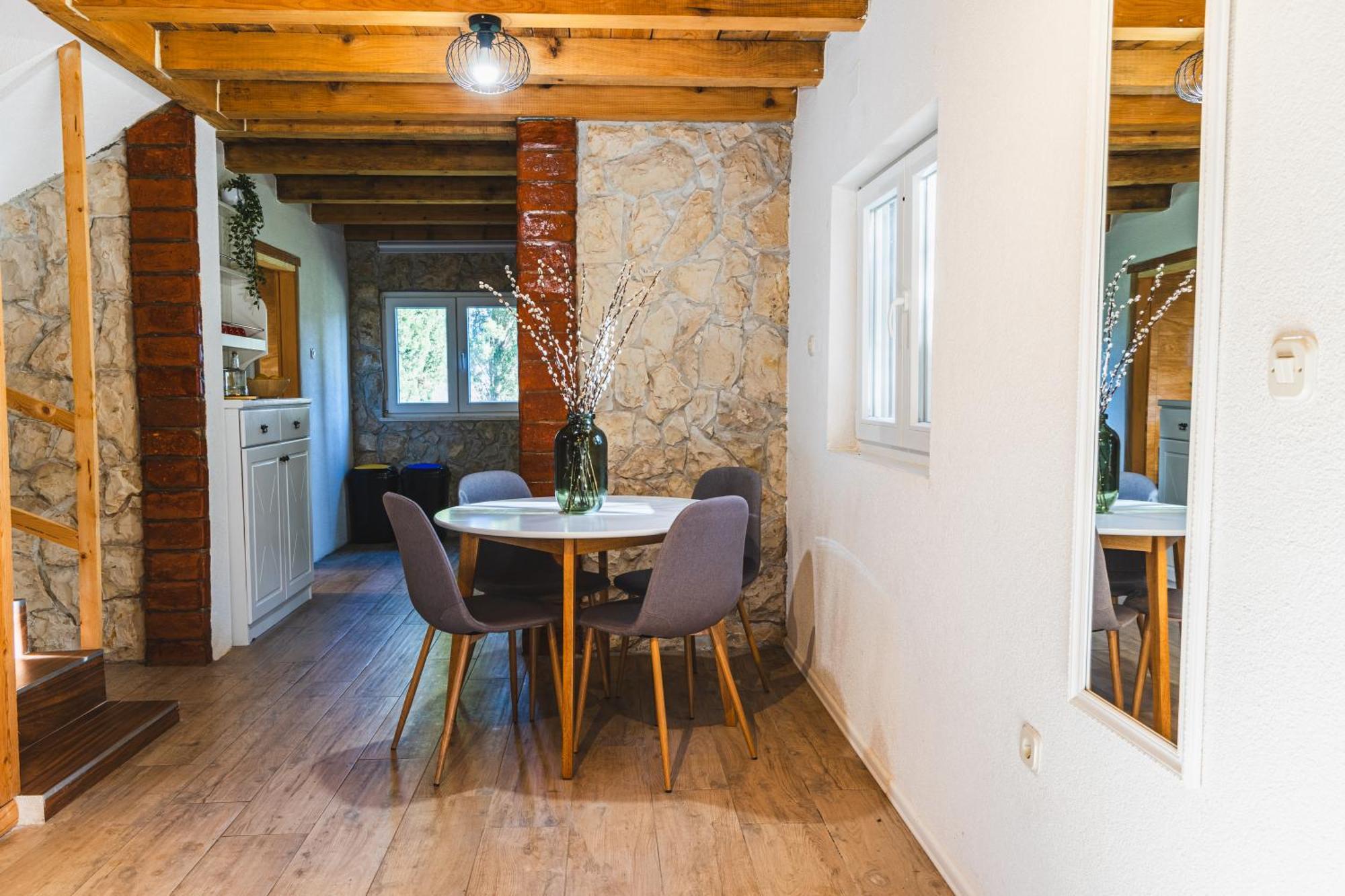 Country House Uros In Nature With Pool Lovorno Екстер'єр фото